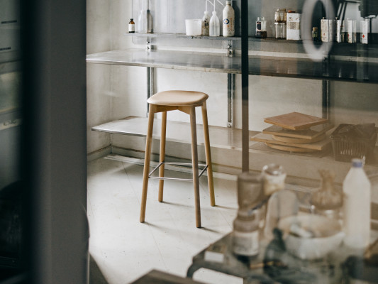 Soft Edge 82 Bar stool